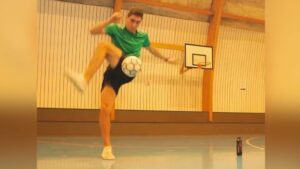 Erlend Fagerli, a renowned freestyle football player, is aiming to further his already impressive legacy. He is featured in a CNN article.


Erlend Fagerli, a well-known freestyle footballer, is seeking to enhance his already remarkable reputation. He is the subject of a CNN piece.