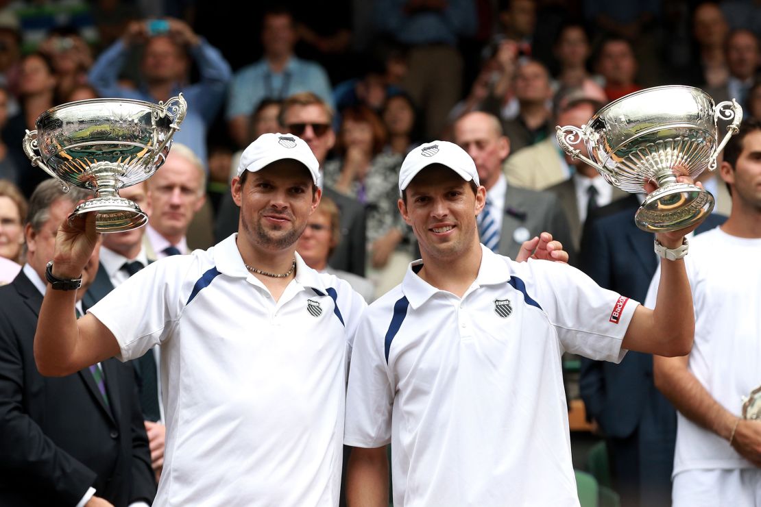Bob (left) and Mike Bryan hold their Wimbledon doubles trophies in 2011. 