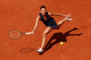 The French Open audience expresses displeasure as Marta Kostyuk from Ukraine declines to shake hands with Aryna Sabalenka from Belarus | CNN