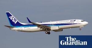 A Boeing aircraft in Japan had to turn back to the airport due to the discovery of a crack in the cockpit window.