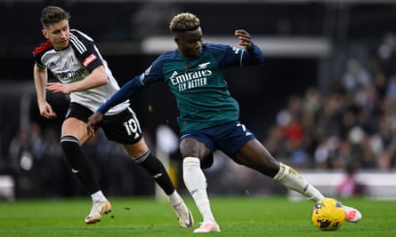 Bukayo Saka in possession against Fulham’s Tom Cairney on New Year’s Eve