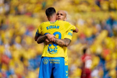 Kirian Rodríguez embraces his Las Palmas teammate Sandro Ramírez