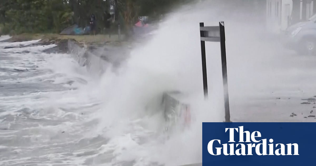 Weather tracker: Tropical Cyclone Kirrily brings 170km/h gusts to Queensland