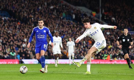 Bamford secures impressive comeback victory as Leeds reduces Leicester's advantage to six points.