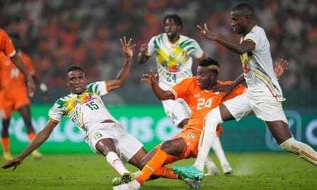 Diakité's goal in the 120th minute leads to Mali's defeat and advances 10-man Ivory Coast to the semi-finals.