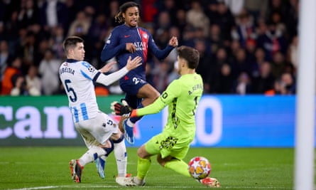 Kylian Mbappé seizes the opportunity to put PSG in control against Real Sociedad.