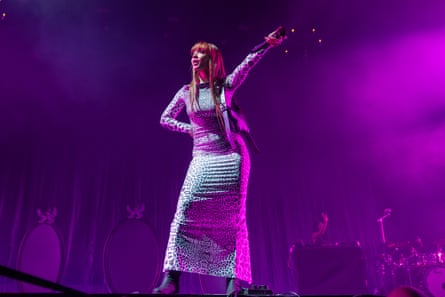 PinkPantheress’s performances have been praised for their smooth combination of different songs and styles, as she seamlessly transitions from her popular TikTok videos to live performances.