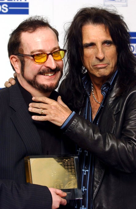 Steve Wright and Alice Cooper at the 2004 Sony Radio awards.
