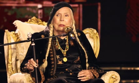 Joni Mitchell performs