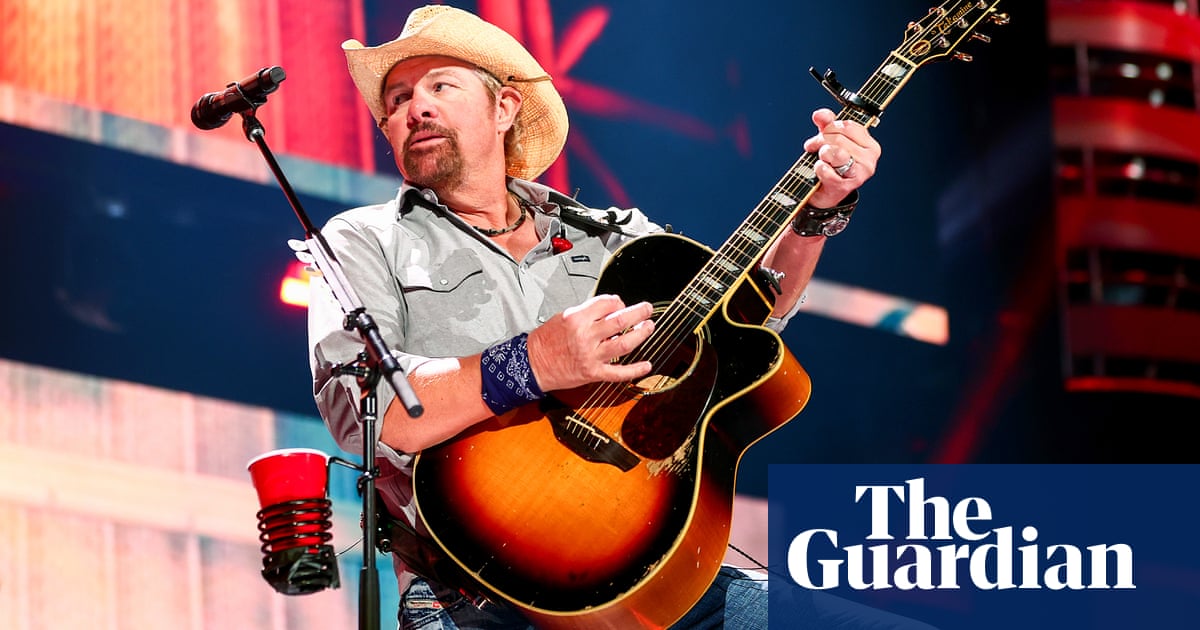 "Toby Keith, the 62-year-old country singer from the United States who has topped the charts, has passed away."