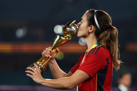 Bonmatí kisses the World Cup after the win over England in Sydney.