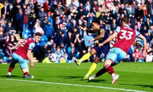 Bournemouth player Kluivert and Semenyo score against Burnley, leading to criticism from fans as they express dissatisfaction with the team's performance.