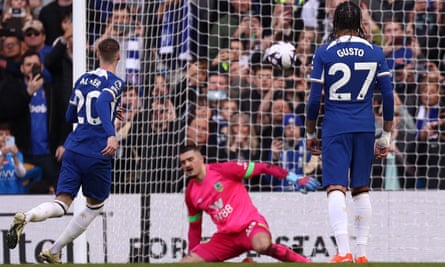 Dara O’Shea rescues point for 10-man Burnley at Chelsea after Palmer double