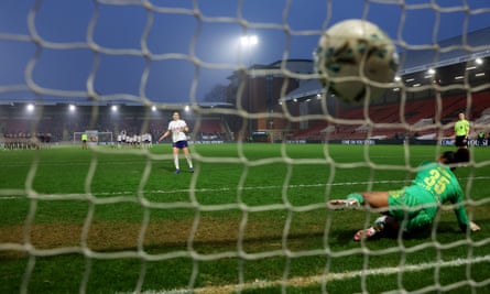 Tottenham advances to the semi-finals of the Women's FA Cup after defeating Manchester City in a penalty shootout.