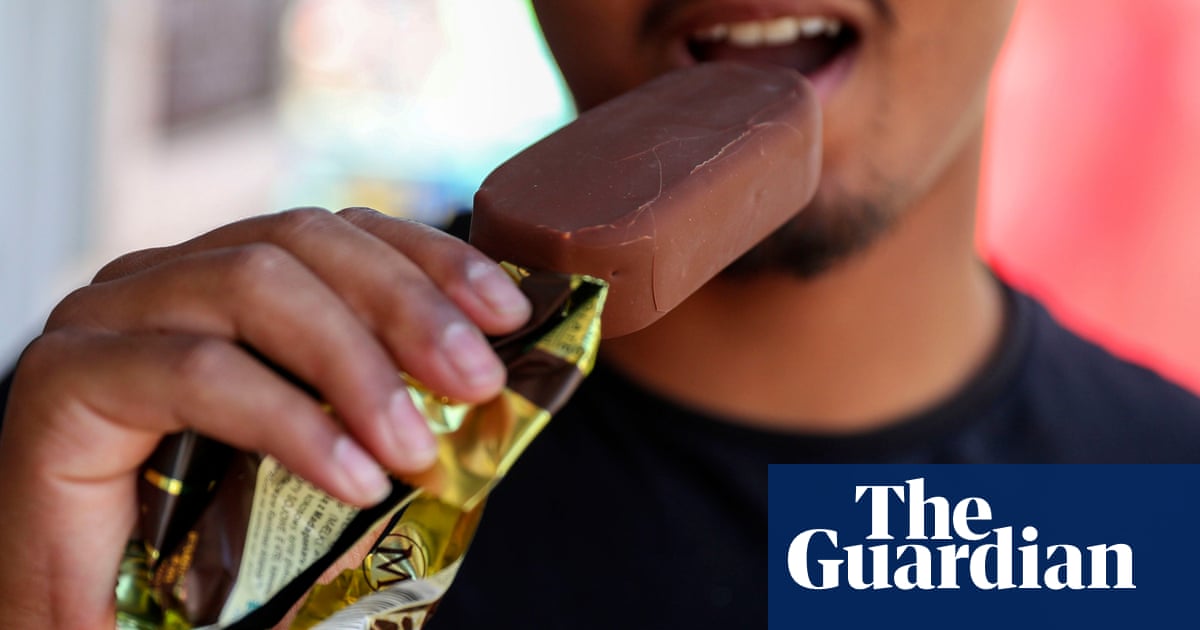 Unilever plans to eliminate 7,500 positions around the world and separate the ice cream sector from its operations.