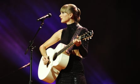 Swift performing All Too Well (10 minute version) at the Ryman auditorium in Nashville, 20 September 2022.