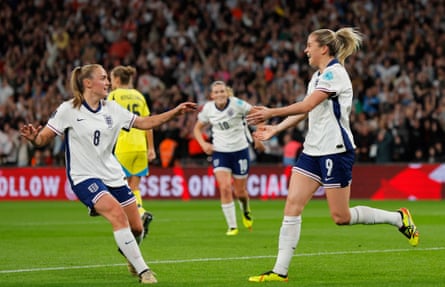Fridolina Rolfö earns draw for Sweden against England after Russo opener