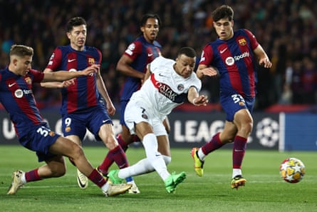 Mbappé seals wild PSG comeback win as Barcelona implode after Araújo red