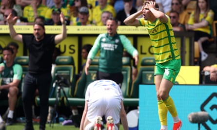 Farke fumes over offside call for Leeds as Norwich draw leaves tie in balance