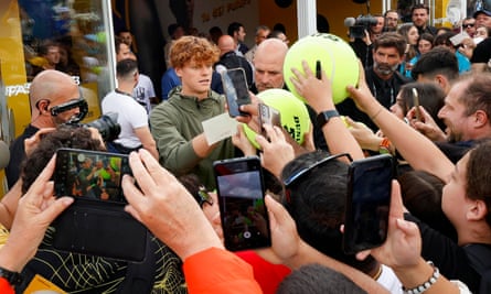 Jannik Sinner signs autographs for fans at this year’s Italian Open.