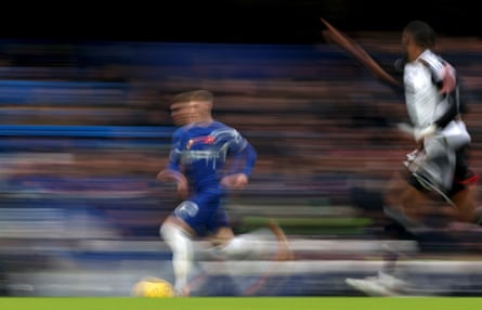 Cole Palmer runs with the ball during the Premier League match between Chelsea and Fulham at Stamford Bridge