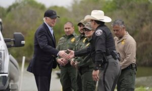 Vulnerable Biden tries to straddle both sides with new asylum rules