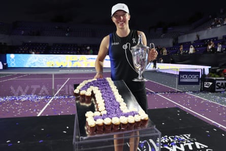 Iga Swiatek celebrates with the trophy after defeating Jessica Pegula in the 2023 WTA Finals