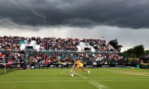 Emma Raducanu draws first blood in Nottingham battle with Katie Boulter