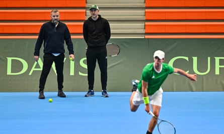 Conor Niland (centre), now the non-playing captain of the Irish Davis Cup team, at a training session in February 2024.