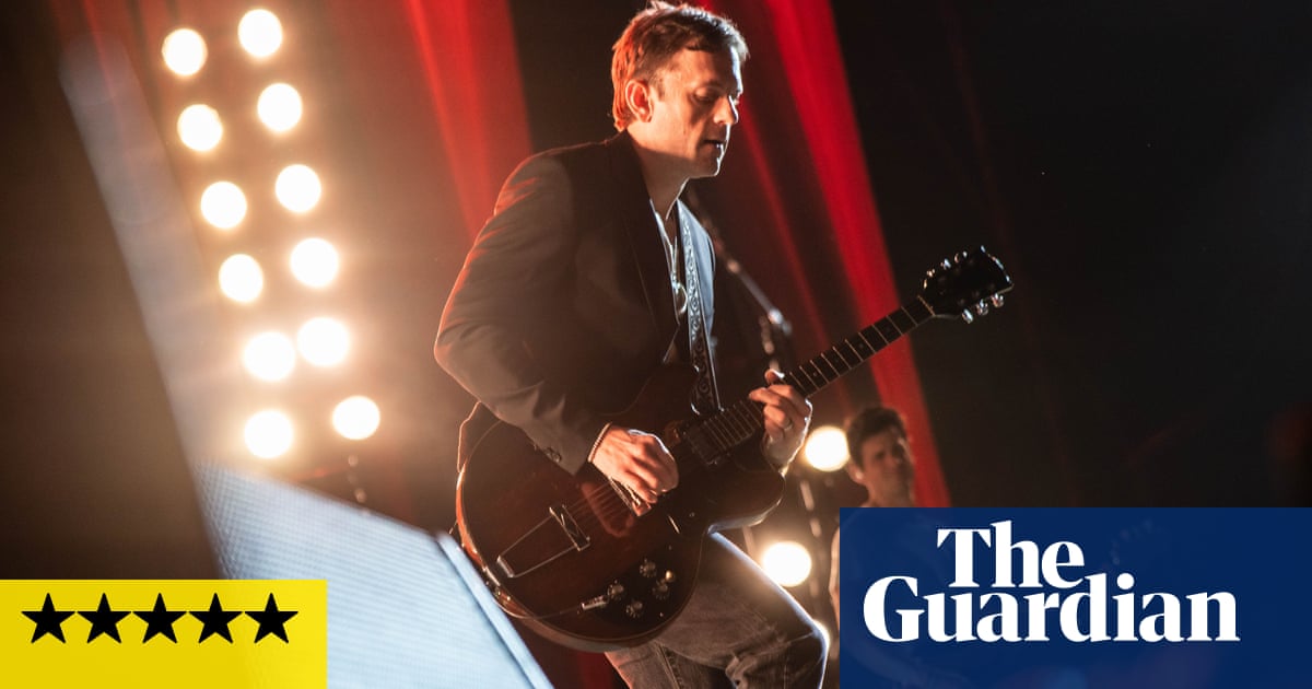 Kings of Leon review – mesmeric power from masters of the restrained anthem