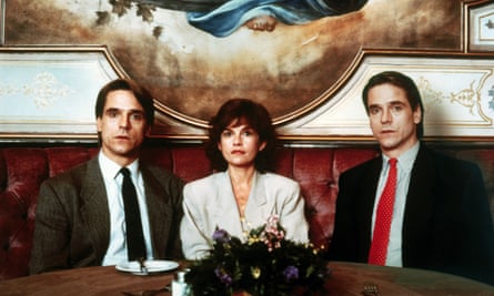 Geneviève Bujold sits between Jeremy Irons in two roles – as both Mantle twins – in Dead Ringers.