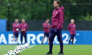 Southgate defends ‘exceptional’ Foden and tells players to ignore criticism