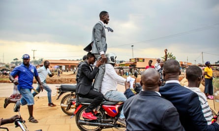 Election hopeful Bobi Wine escapes from police in Kampala standing up on a motorbike in Bobi Wine: The People’s President.