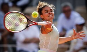 Swiatek crushes Gauff to set up French Open final with late blooming Paolini
