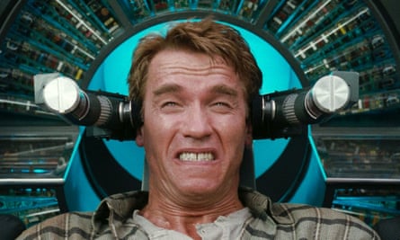 Douglas Quaid (Arnold Schwarzenegger) in Total Recall