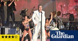 Robbie Williams review – slick and saucy end-of-the-pier pop