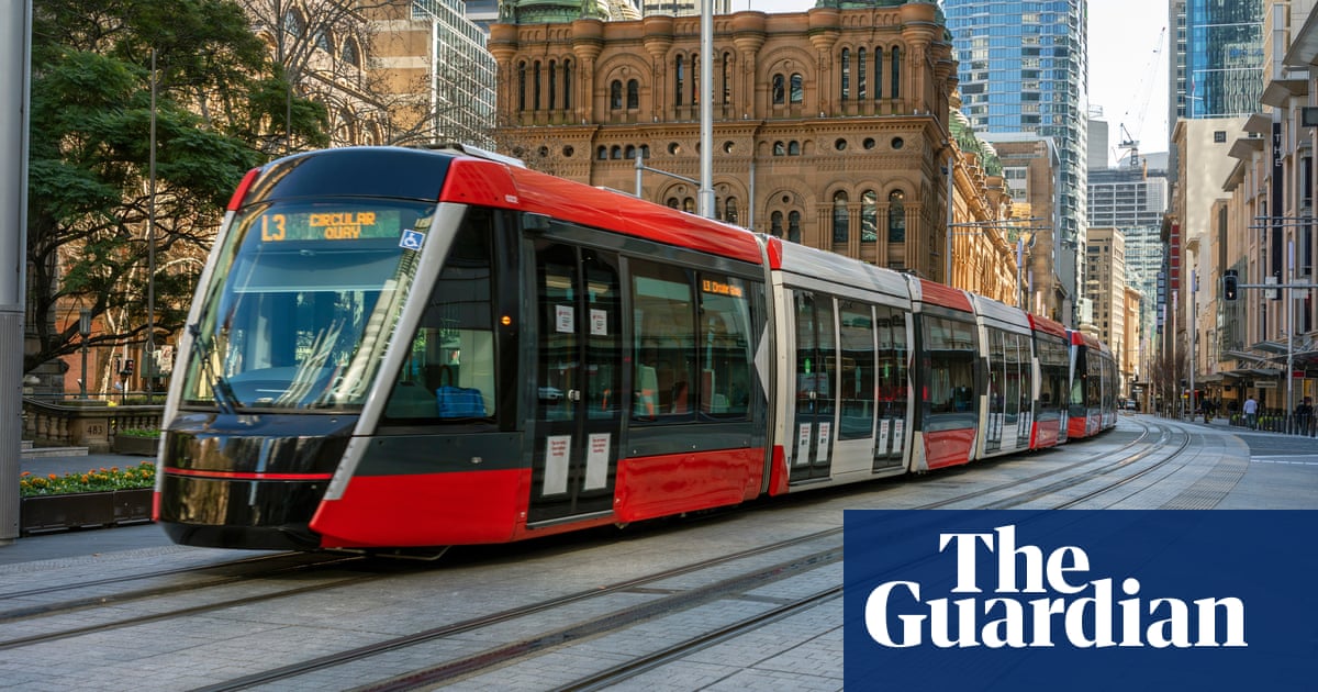 Sydney commuters face travel woes all week as light rail workers strike for better pay