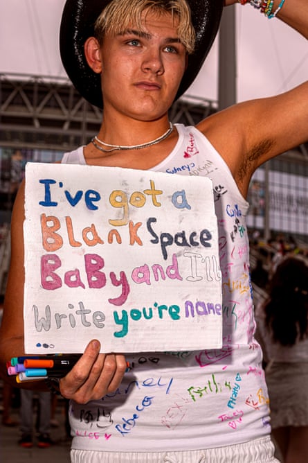 A young fan with a blank space lyric banner