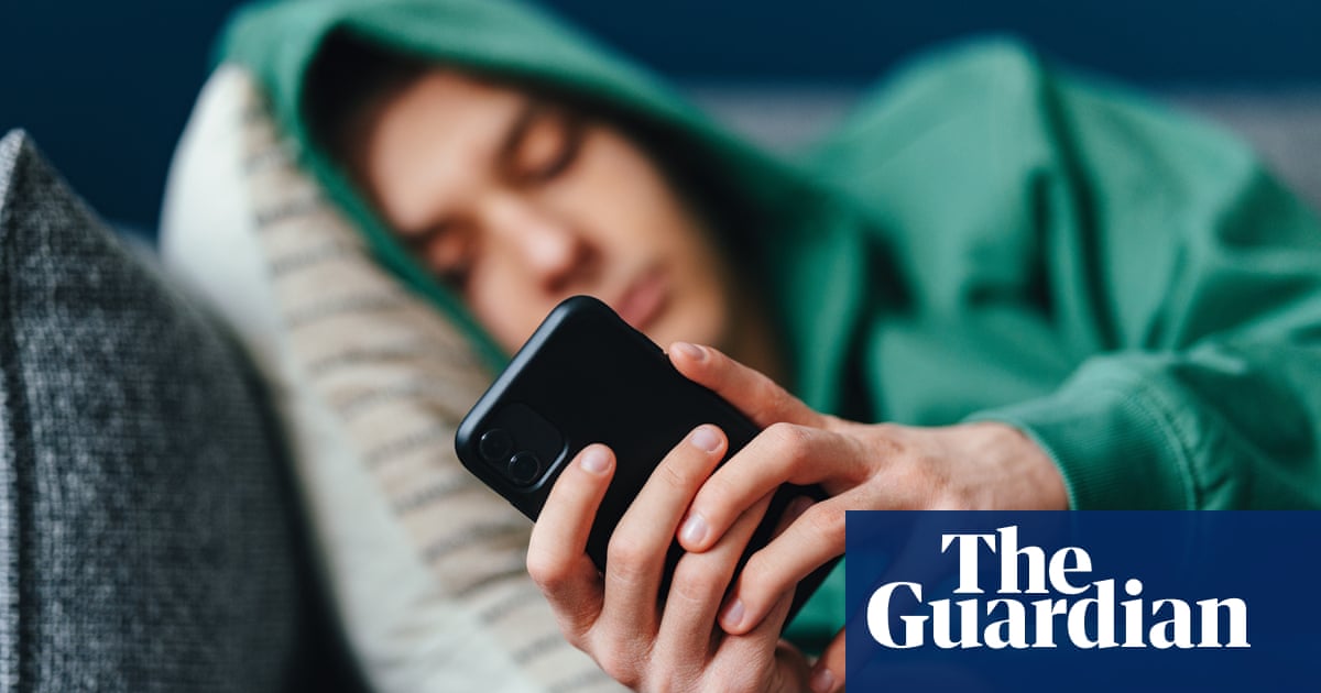 Teenagers displaying ‘problematic phone use’ more likely to be depressed