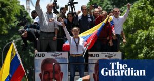 Venezuela opposition leaders urge army and police to abandon Nicolás Maduro