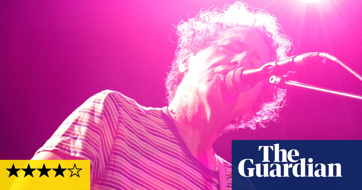 Yo La Tengo review – indie royalty run through their beloved back catalogue