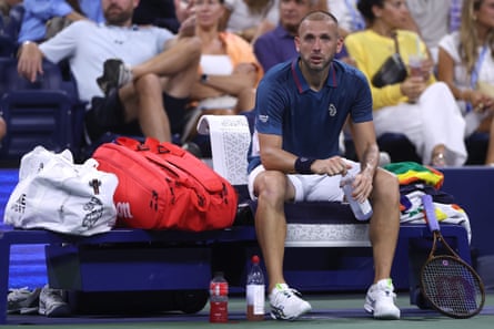 Alex de Minaur’s return to form continues with US Open win over ‘wounded’ Dan Evans