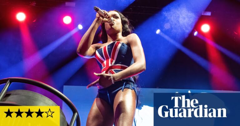 Azealia Banks review – thundering bare bones set almost brings down the building