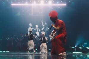 Diljit Dosanjh review – bhangra and beats ignite an arena-sized Punjabi party