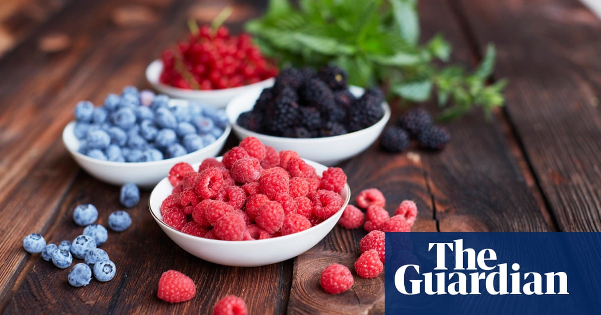 Flavonoid-rich foods and drinks may cut risk of dementia, study finds