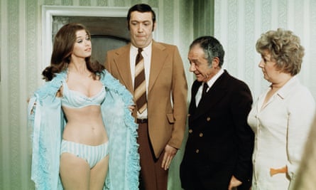 Valerie Leon, Bernard Bresslaw, Sid James, and Joan Sims in Carry on Girls.