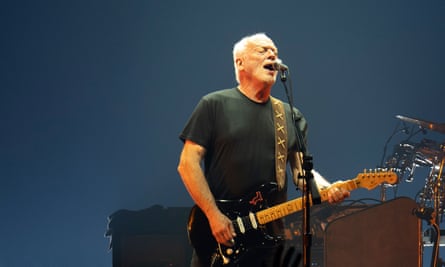 David Gilmour review – astonishing, goosebump-inducing solos