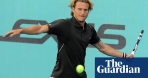 Former Manchester United striker Diego Forlán to make pro tennis debut