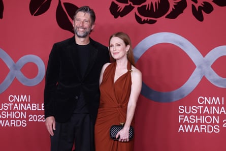 Moore with her husband, Bart Freundlich, at the CNMI Sustainable Fashion Awards 2023 in Milan.