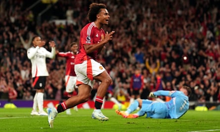 Joshua Zirkzee celebrates scoring the late winner against Fulham on his Manchester United debut